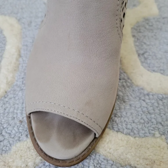 Jessica Simpson Peep Toe Shooties - Picture 8 of 12